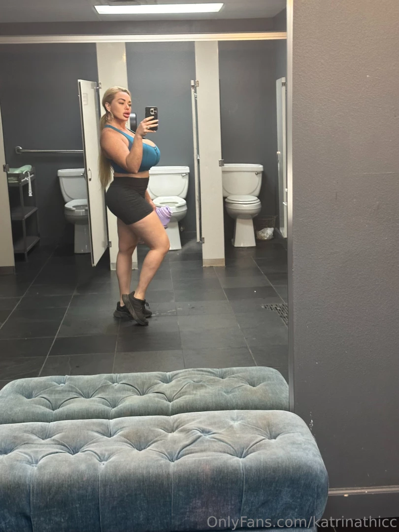 My pics right before i worked out do you like my outfit 