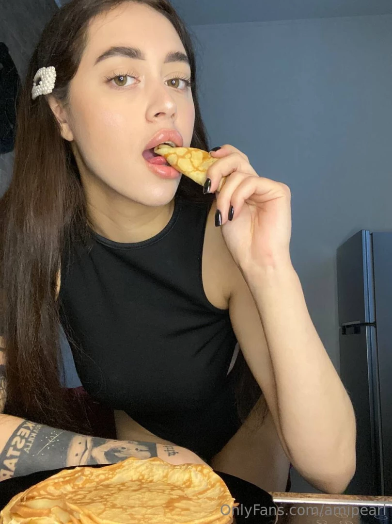 You like girls who cook good food nbsp then i m on the list nbsp can i 