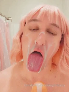 Cum facial and worshipping a cock nothing better for a sissy feel free