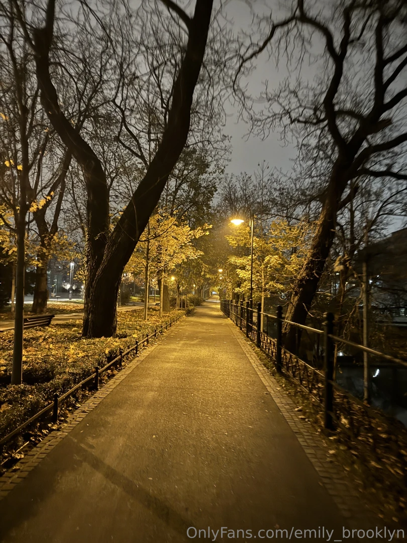 I love evening walks especially when the city gradually falls asleep 