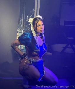 Slutty chun li shoves 2 toys up her holes she was shaking and came so