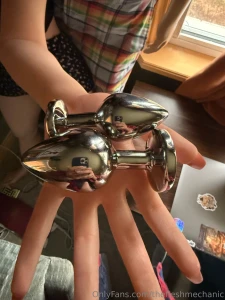 Ladies and gentlemen we got them tip 50 and send your address and size part 1