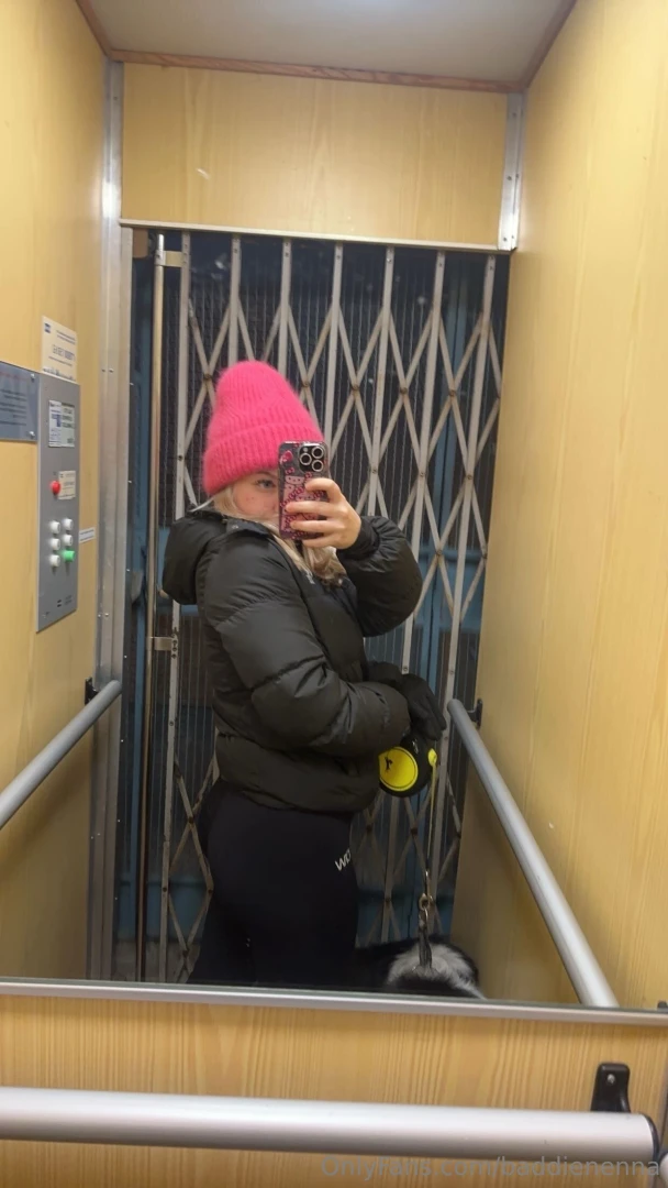 Hiiii today was a boring day do you want to chat xd 