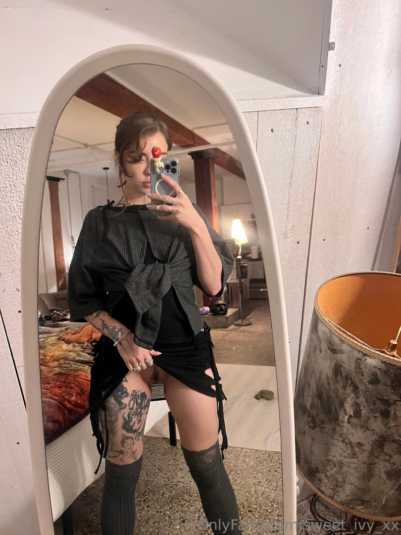 I love not wearing panties under a dress makes my pussy wet 