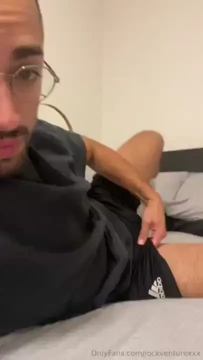 Chilling in bed at 4am before my flight i don t usually post tapes 