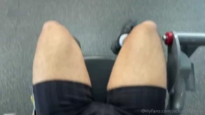 Commando at the gym - leg day my new kink is going to the gym without