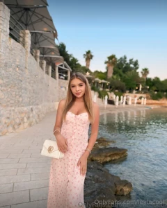 This cutie fairy_elizabeth has never had a boyfriend and wants to see part 64