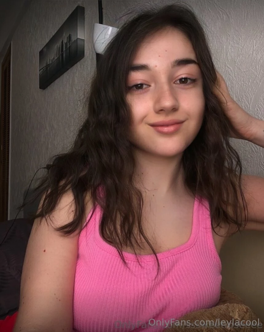 Cute kitty sssweetroseeee loves cocks of all sizes when she gets horny part 90 