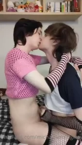 Kissing and cumming w yourtwinkmh
