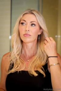 Hopping in to my dm s for a little while come say hi