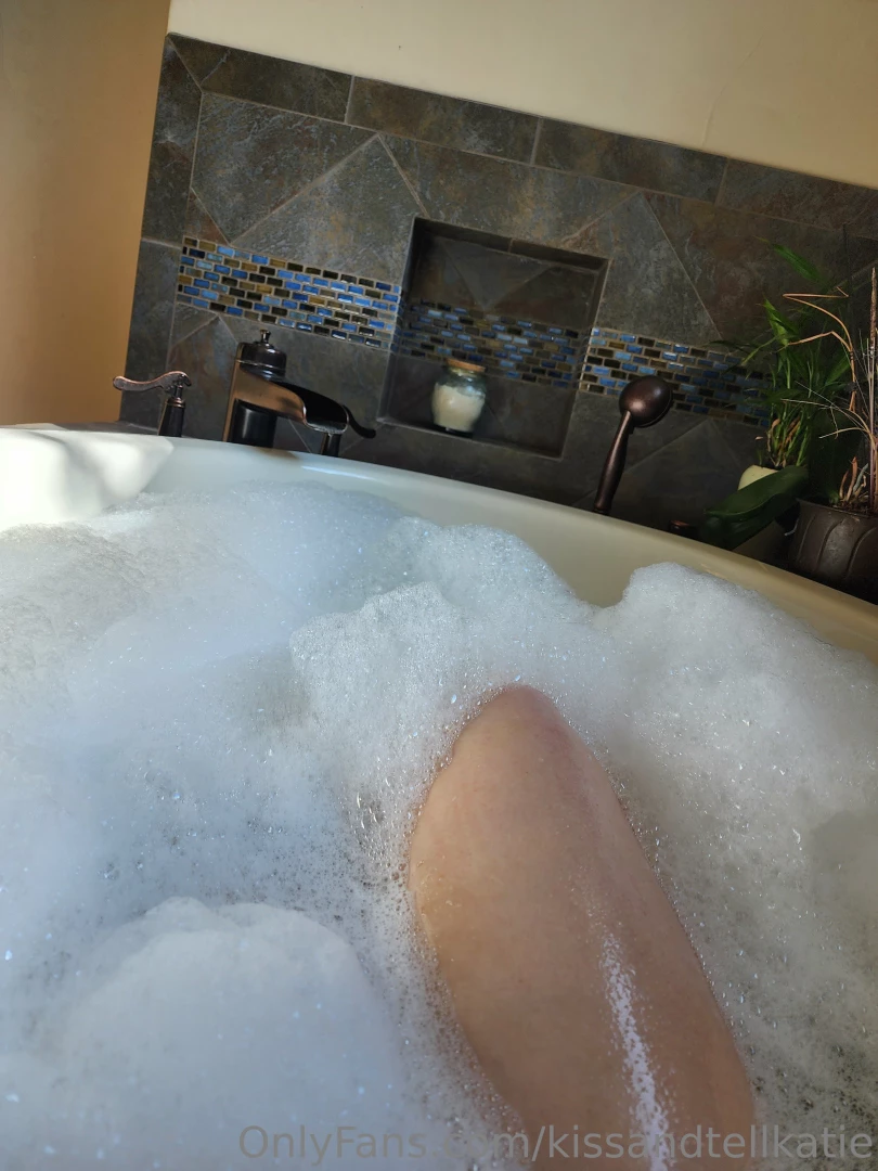Midday bubble bath 