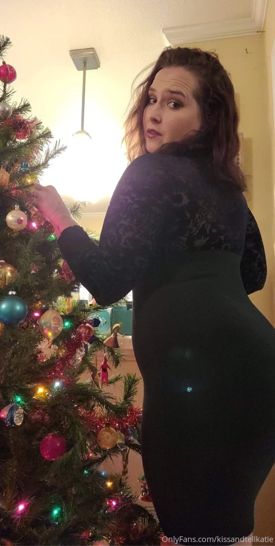 Putting the finishing touches on my christmas tree how s everyone s 