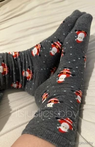 Do you like my santa socks my feet were so sweaty when i took these
