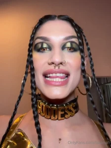 Slithery lil snakey snake but make it divine goddess