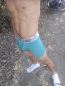 Hola me llamo siulestebitan me gusta caminar en boxer al aire libre part 1