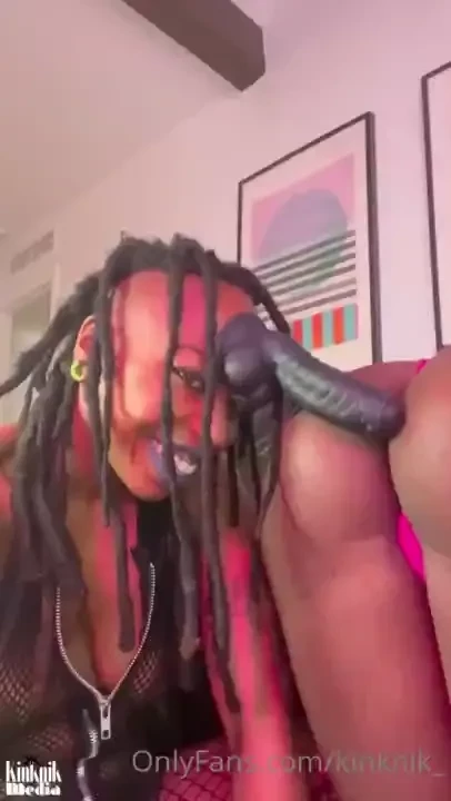 Looks like madamcarmen2 was testing out the suction on the dildo i m 