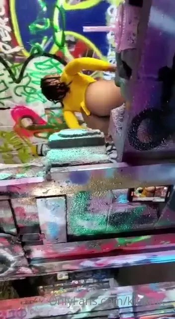 Graffiti and madamcarmen2 lovely hump 