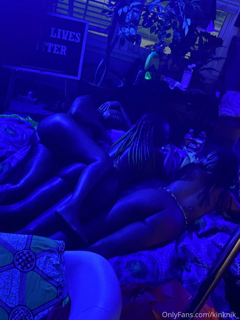 Three s company late nights with the women of kinknik itsmoeduh 