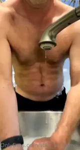 Doing the dishes really quick before anyone gets home i don t wanna part 2