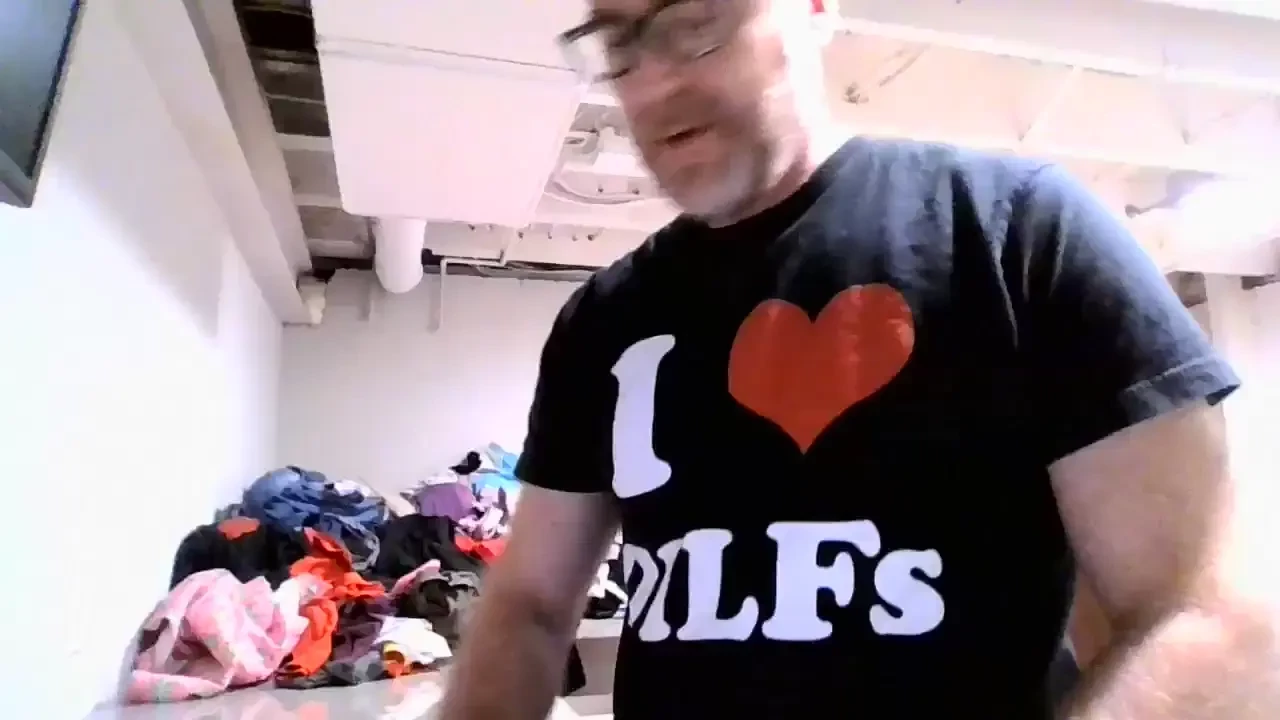 Stream started at 02 20 2024 04 46 pm back to it folding laundry like 