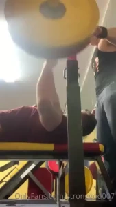 Bench press 100kg 31 reps