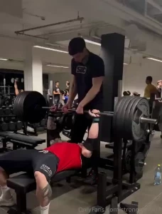220kg bench press