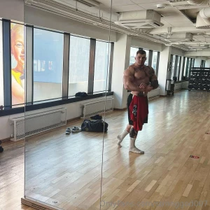 Better do that pose naked