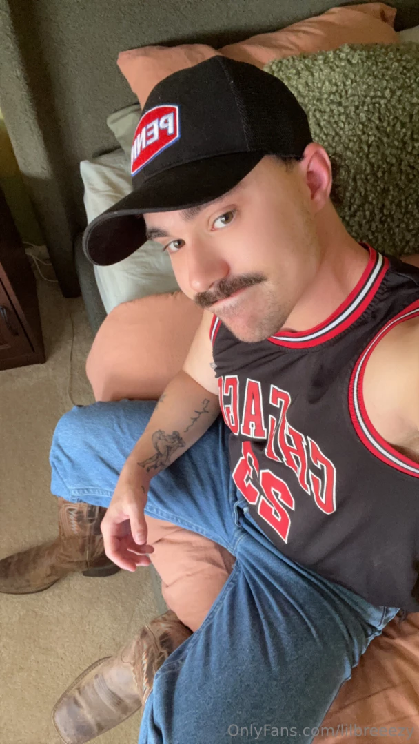 Hoping we can fuck later bro i need warm dick aye 