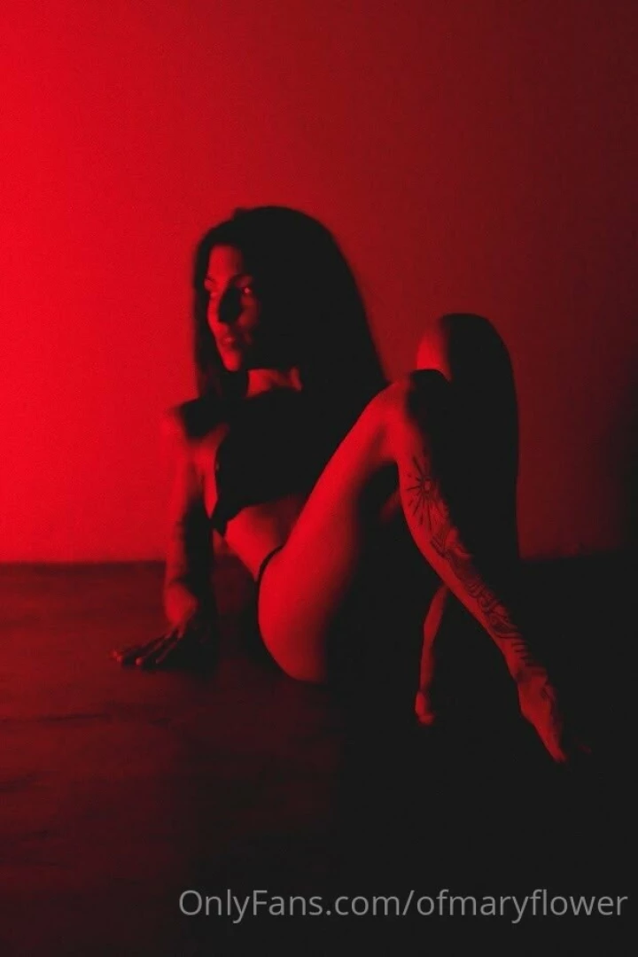 Keep the red light focus on me 