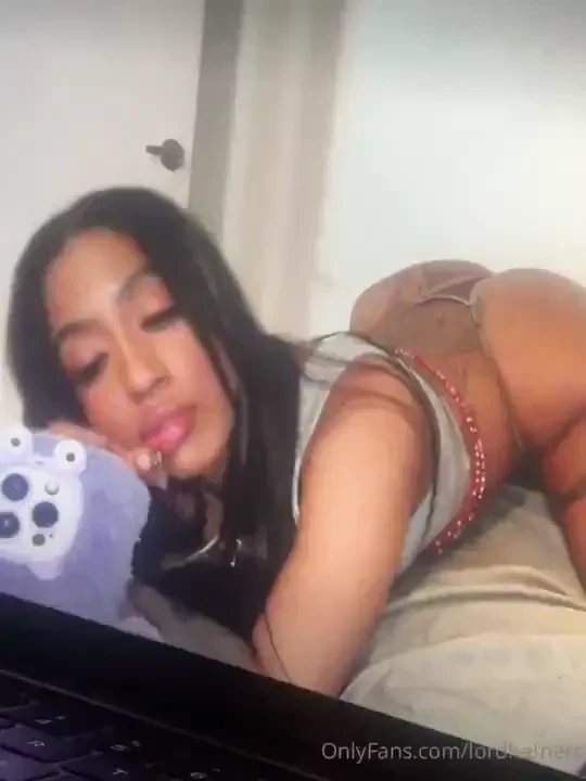 Goodmorning happy monday everyone been loving all my threesome content 