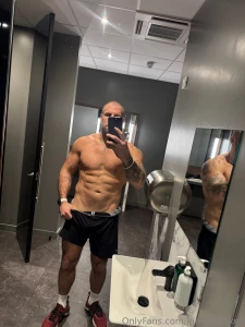 6 week count down started to photoshoot