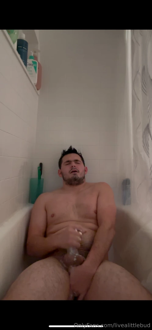 Little cum sesh in the bathtub 