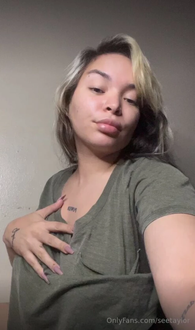 Just lounging around but i could use some company wanna come keep me 