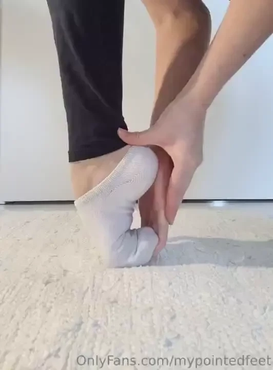 Video of me stretching my foot into an extremely deep pointing 