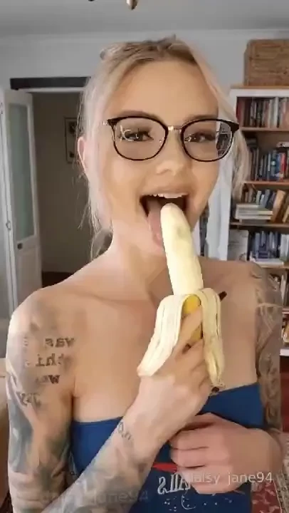 This is how you eat a banana right 