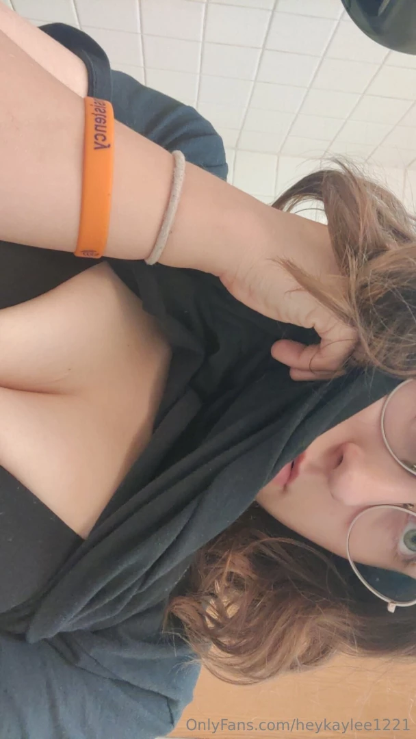 I finally got my account back i lost my email password but i m back 