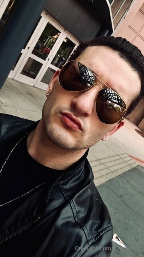 How do you like me in all black 