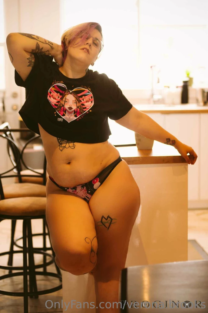 La milf la plus chaude du qu bec t attends dans son lit tu la rejoins 