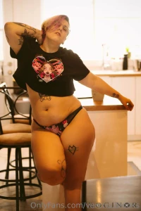 La milf la plus chaude du qu bec t attends dans son lit tu la rejoins