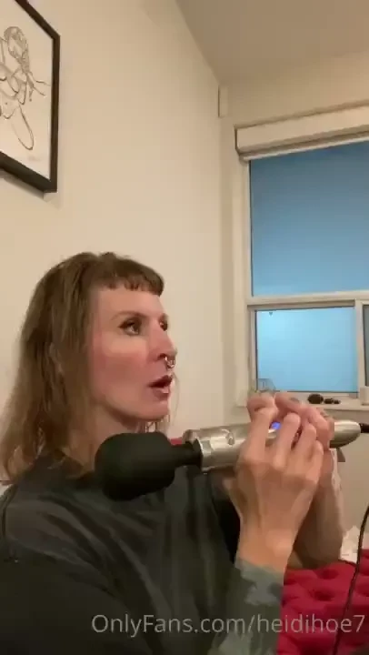 Stupid clip made to make you laugh cumgimmeatune vibrator 