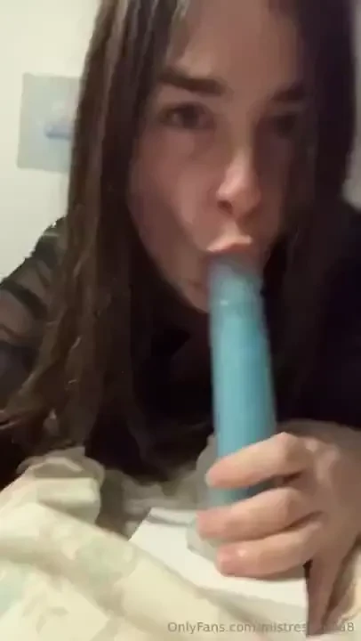 Who likes latex i took these sexy pics and clips for when i m on my part 9 