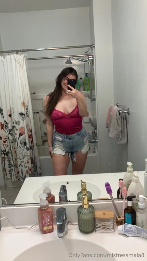 Some cute mirror pics and me showing off my freshly showered self to part 1 