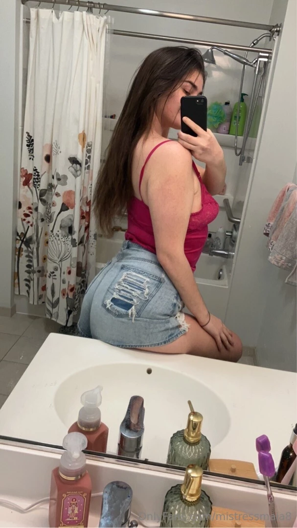 Some cute mirror pics and me showing off my freshly showered self to part 2 