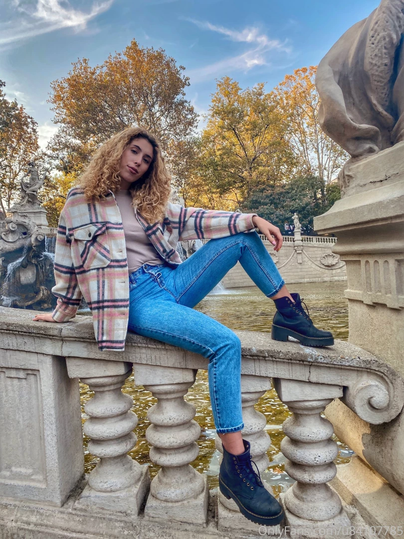 Amici benvenuti sul mio profilo only fans dove pubblicher contenuti 