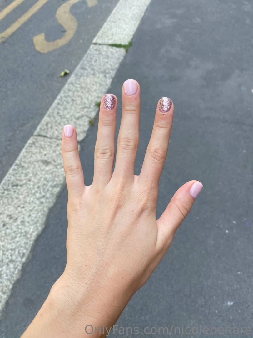 Nuove unghiette appena fatte io sobria come sempre 