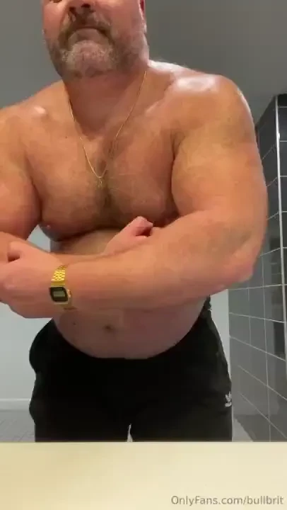 Lil bit of friday flexing and jiggling going on part 1 