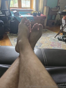 Hey there fans check your dms for my biggest footplay bundle ever