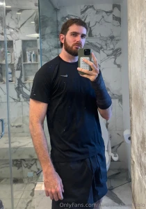 Do you think the people in my gym know what i m packing swipe