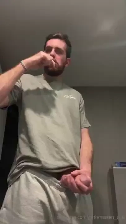 I found this on my camera roll from last night i guess i filmed myself 