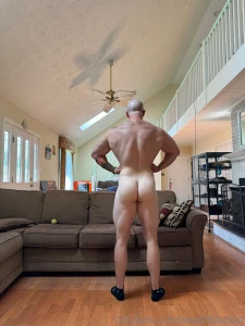 Thought i was looking kinda decent size wise today losing a little bit part 4